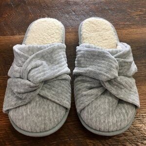 Gray House Shoes Slippers with Sherpa lining. Size M